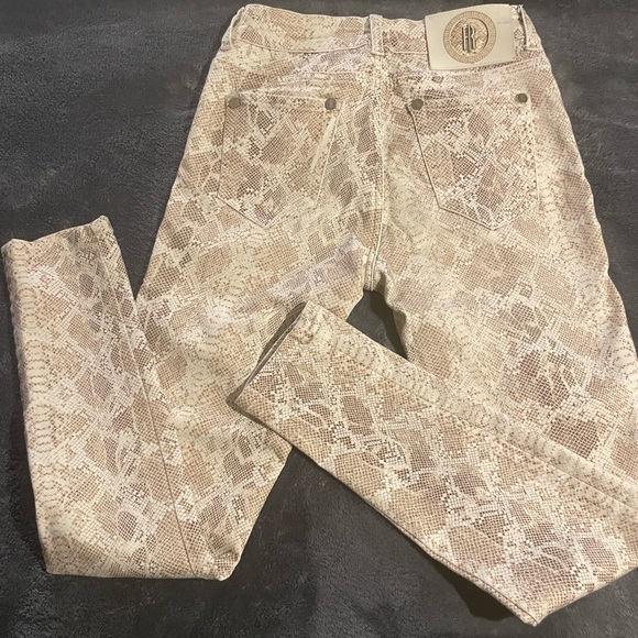 Jeans with snake print - Picture 2 of 4